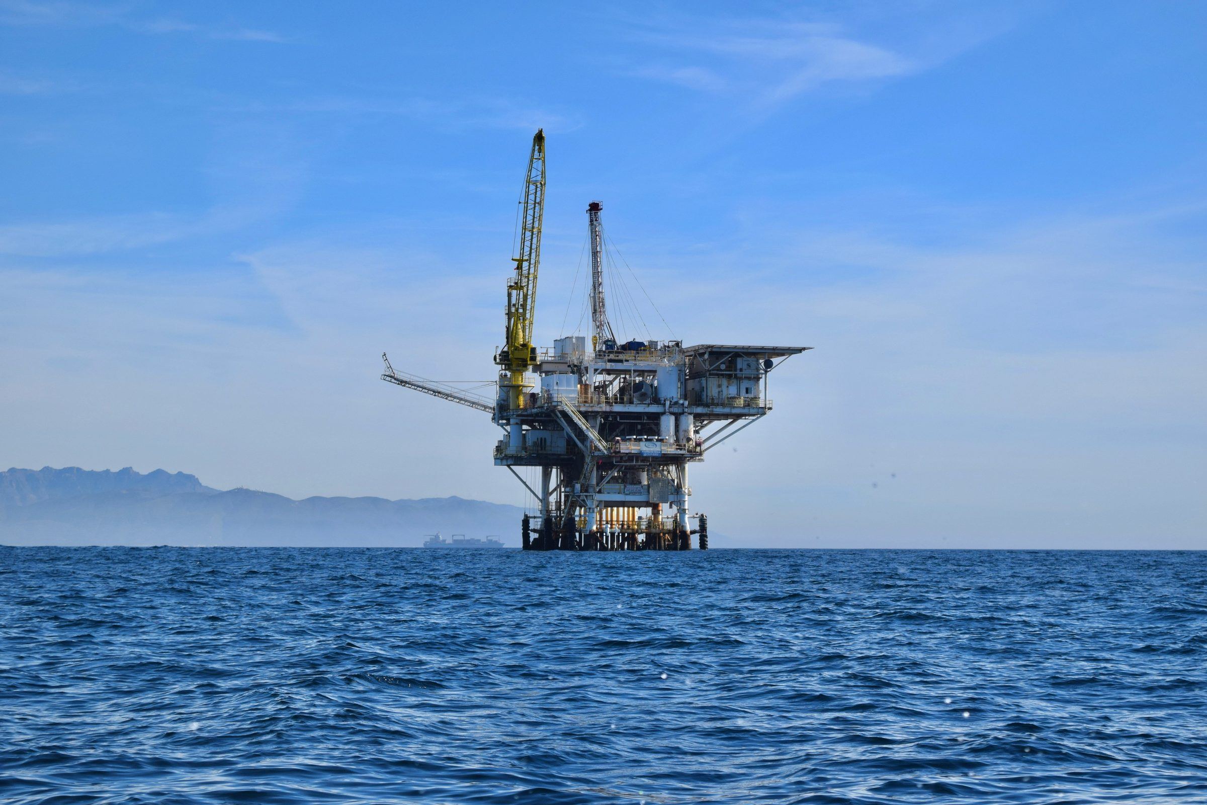 Offshore production platform with deck crane